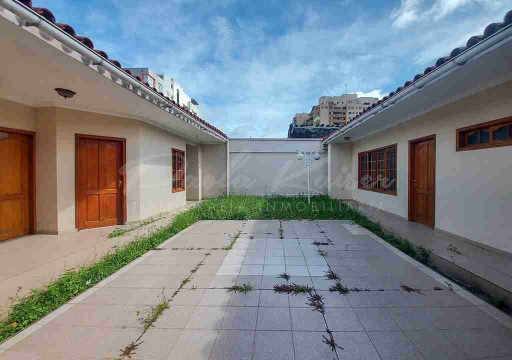 8-casa-terreno-en-venta-avenida-banzer-santa-cruz-bolivia-paola-kaiser-agente-inmobiliario